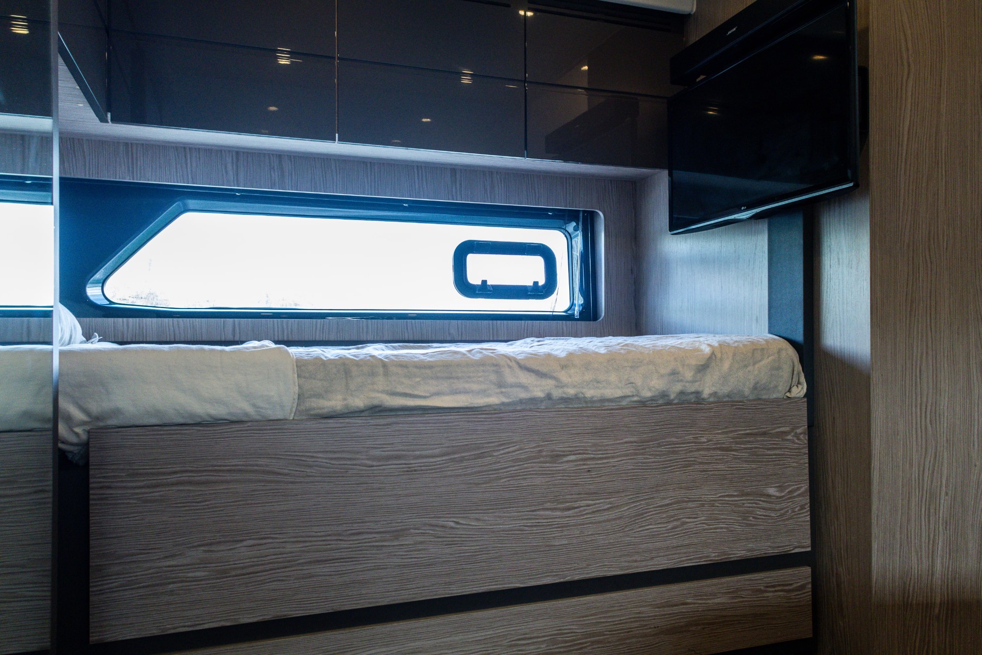 Yacht Photo 37